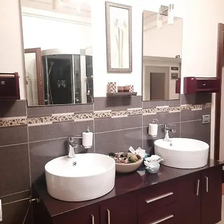 Santa Chiara Bed & Breakfast 3*